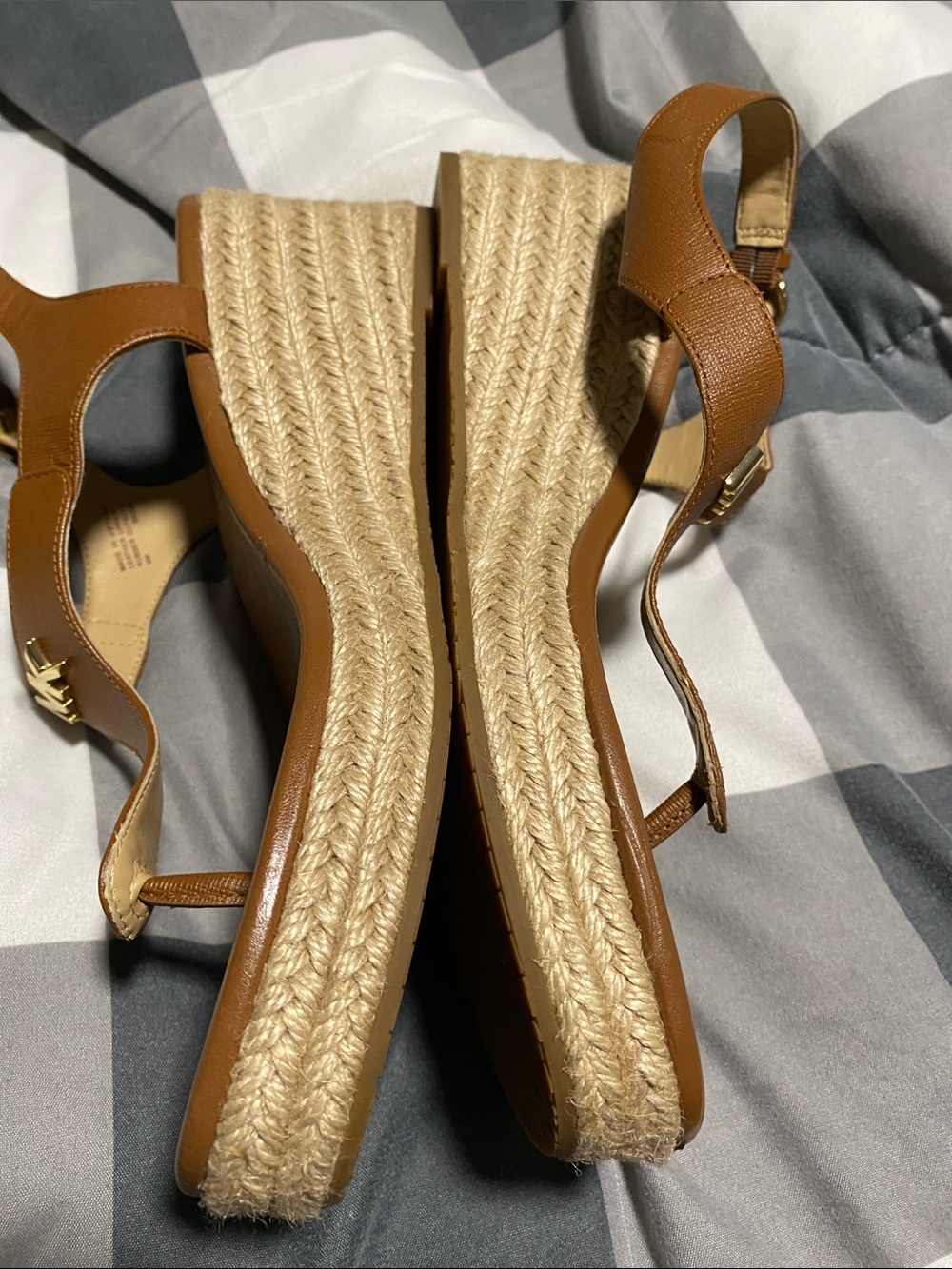 Michael Kors Tan Brown Leather Thong Sandals with MK Logo - Picture 2 of 4